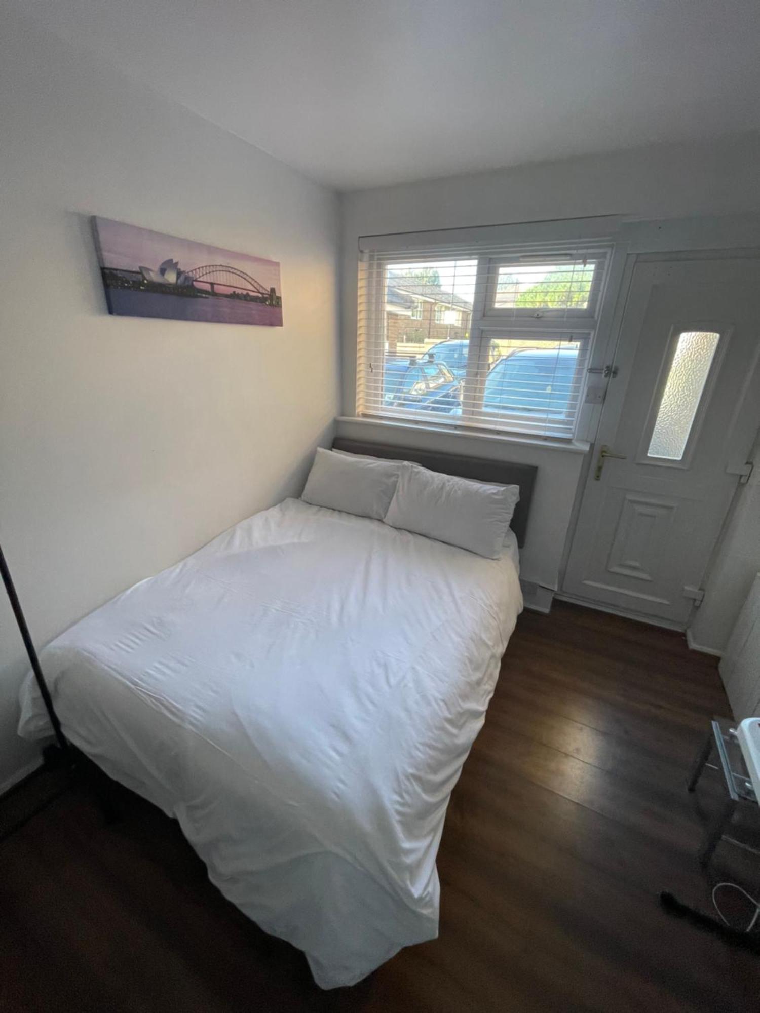 Fantastic Studio, Private Bathroom And Mini Kitchen. Thamesmead  Esterno foto